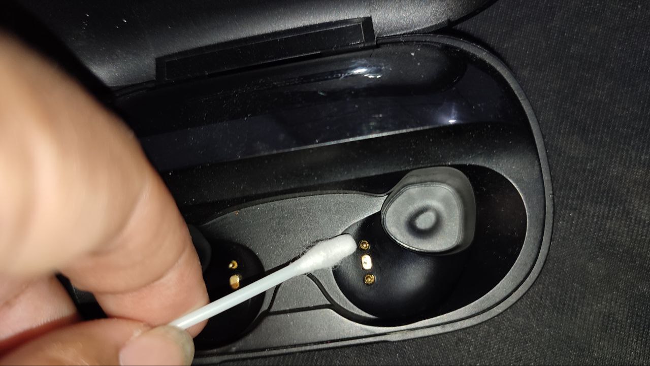 cara memperbaiki headset bluetooth yang tidak bisa dicas