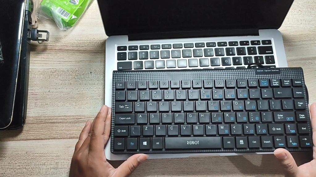 Review Keyboard ROBOT RK10 ukuran